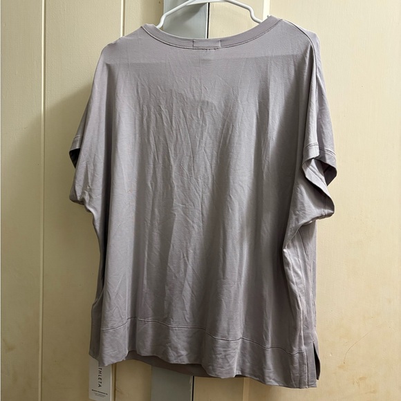 NWT Athleta Relaxed Weekender Tee - Picture 2 of 5